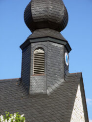 Kirche Loffeld, Schallläden mit Ornament
