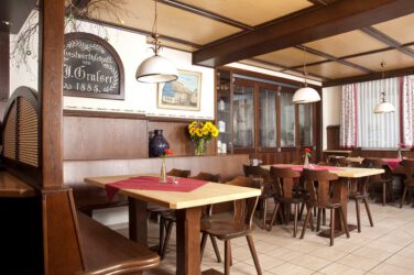 Brauerei – Gasthaus Grasser Huppendorf, Innenausbau aus Ahorn und Eiche gebeizt
