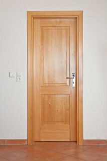 Innentür aus Fichte mit Füllungen