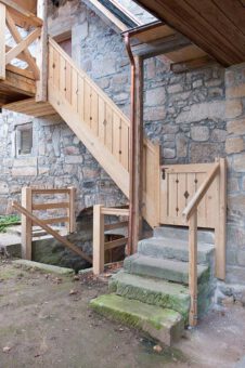 Aufgang zur Tanzlinde Langenstadt, Treppe aus Eiche