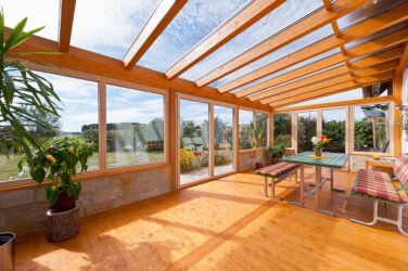 Wohngarten mit Holzfußboden