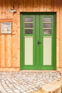 Alte Haustür neu überarbeitet