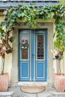 Haustür aus Eiche, 2- flügelig mit historischen Fenstergittern
