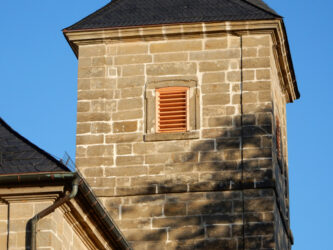 Kirche Neudorf, Schallladen aus Lärche
