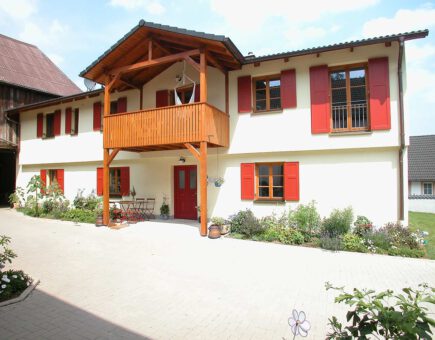 Fenster, Fensterläden und Haustür Fenster, Fensterläden und Haustür