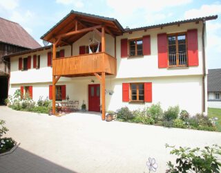 Fenster, Fensterläden und Haustür