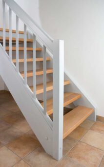 Treppe mit Geländer aus Buche, Stufen geölt