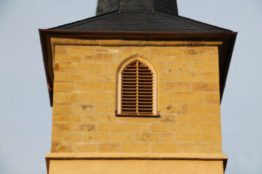 Kirche Poppendorf, Schallladen aus Eiche