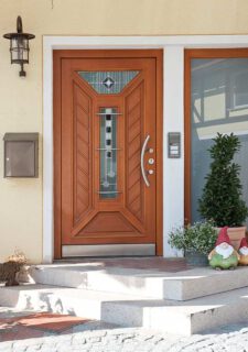 Haustür aus Meranti mit Designverglasung