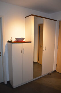 Garderobe in weiß und Eiche gelaugt