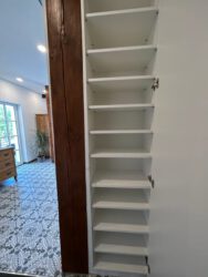 Treppenschrank