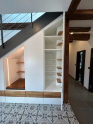 Treppenschrank